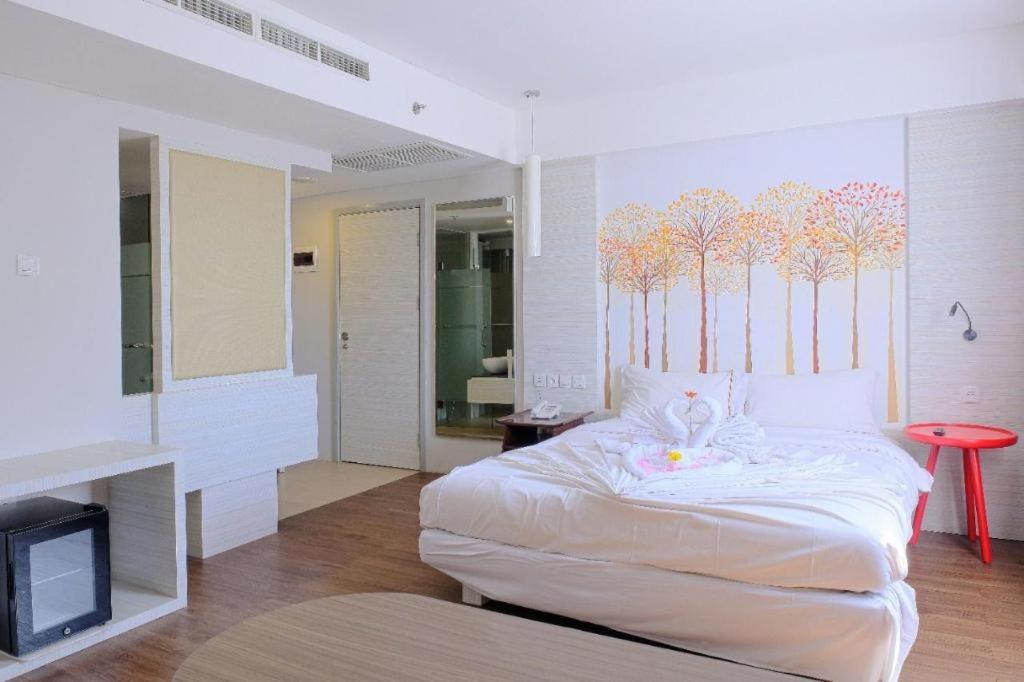 Royal Bay Hotel Makassar Extérieur photo